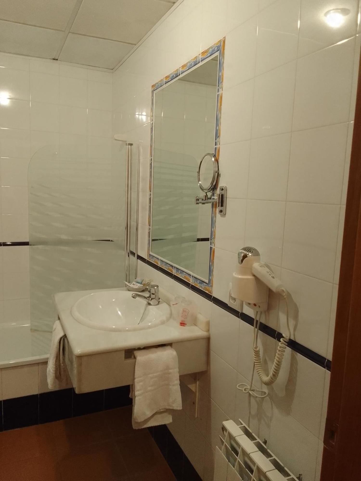 Hotel San Julian Burunchel Bagian luar foto